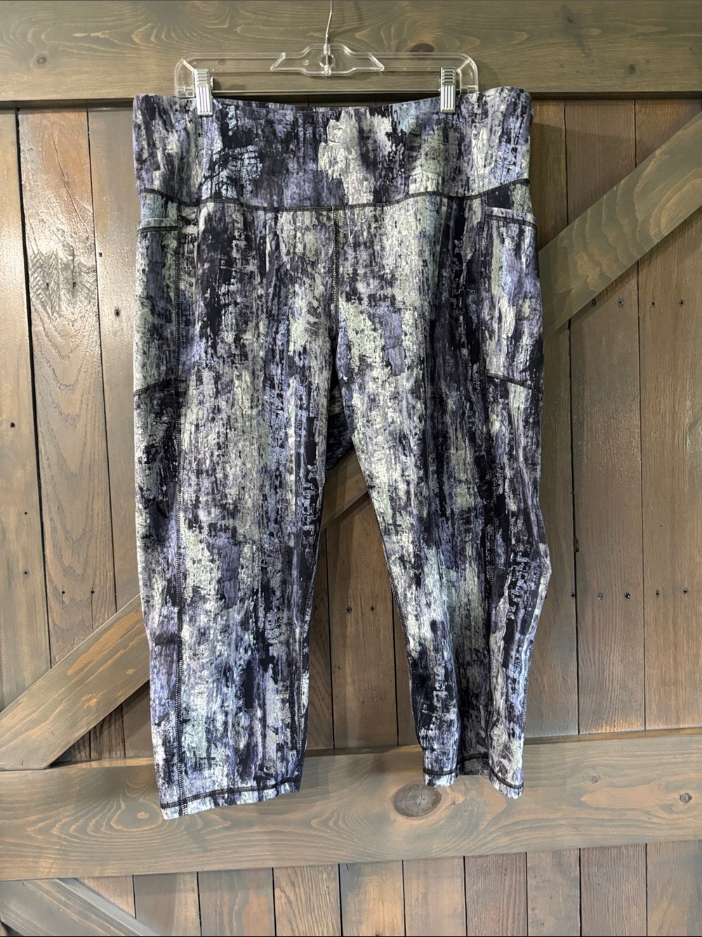 RBX Black and Gray Patterned Women's Capris